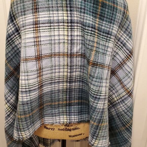 American Eagle Green White‎ Warm comfy plaid fringed scarf wrap - Picture 3 of 5
